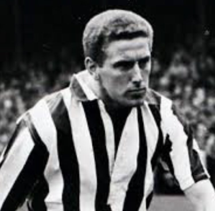 AlbionRetro's tweet photo. Happy heavenly birthday to our former bustling centre forward “The Tank”💙
#DerekKevan #wba #RetroAlbion https://t.co/Nz0FVgkO4b