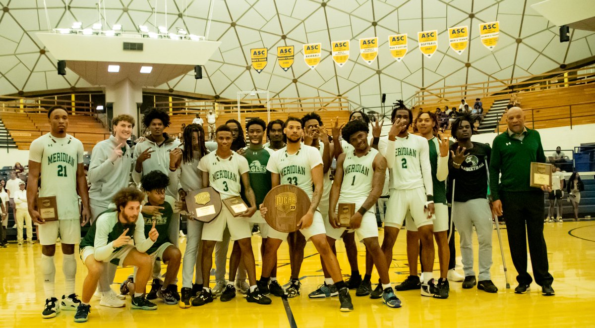 MCCEaglesSports's tweet photo. The MCC Eagles punched their ticket and are headed to Hutch! https://t.co/2FLlFHYYfS https://t.co/yXA6ixg8qQ