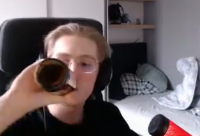 Rumbaa__'s tweet photo. @exeed_official @artorr_ daily drunk stream https://t.co/MW7wQSXrkB