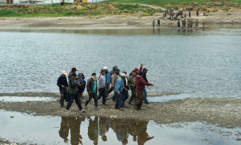 #Perú Cinco soldados desaparecen al huir de manifestantes. Un sexto murió #lavozdeperu lavozdeperu.com/peru-cinco-sol…