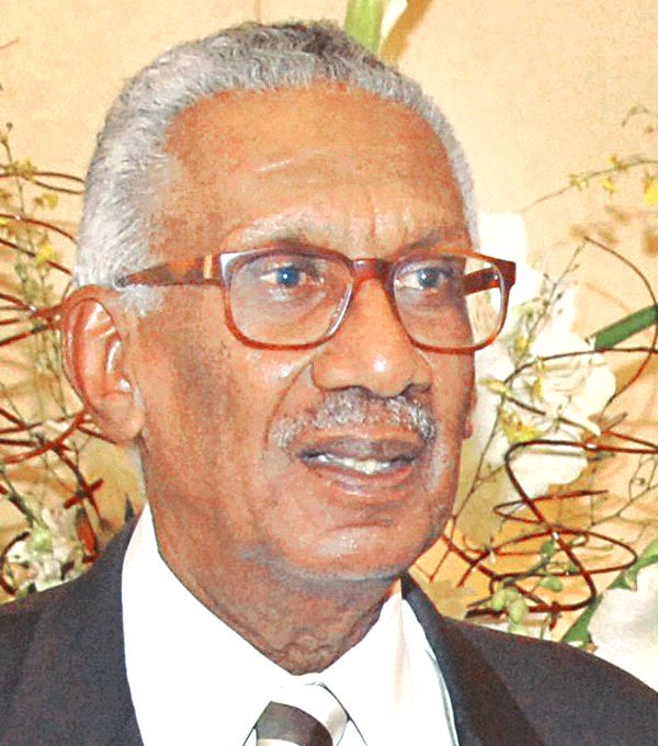 رحم الله الدكتور أحمد الخطيب بمثل هذا اليوم 🇰🇼  6-3-2022 انتقل الي رحمة الله تعالى الانسان الثابت على الحق الذي لم تغره الدنيا بغرورها يحمل هم الوطن أينما يحل ويرتحل