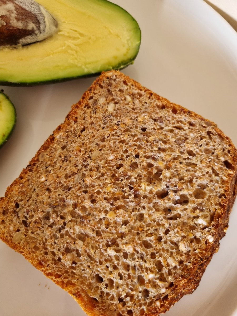 MrsBashaT's tweet photo. Lunch preparations 🍽
Health bread with avocado 🥑 😋
You can add 2 eggs and a bowl of salad. Remember, it's about nutrition and not deficiency or deficit
@SisterBasha #healthyeating #nutrition #healthydiet #balanceddiet #weightmanagementprogram #choosewholistichealth https://t.co/4WycCMKxFh
