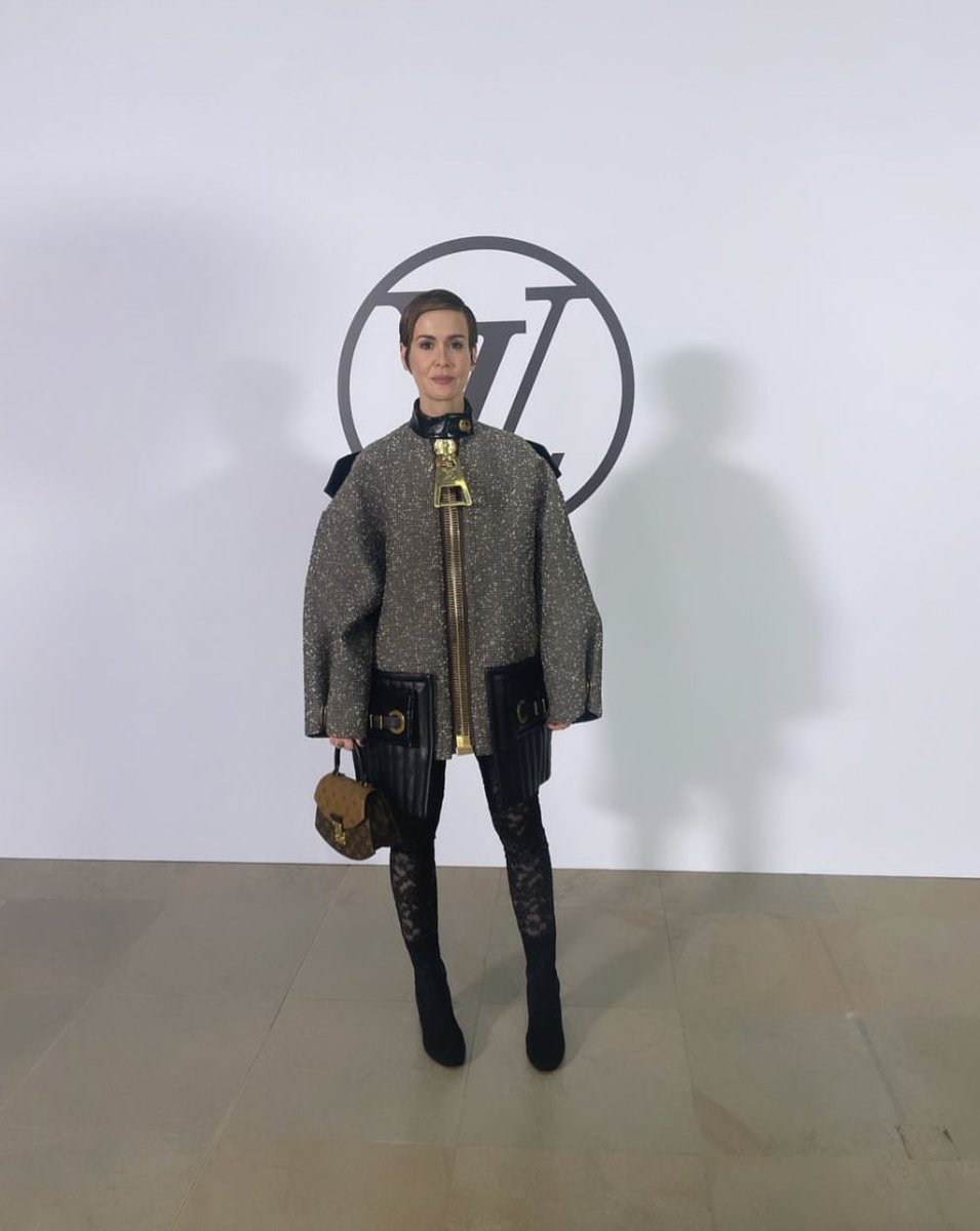 sarahpaulsbean's tweet photo. 🚨 Sarah Paulson at Louis Vuitton's Fall-Winter 2023 Fashion Show in Paris today! #LVFW23 https://t.co/miUVo0J6Md