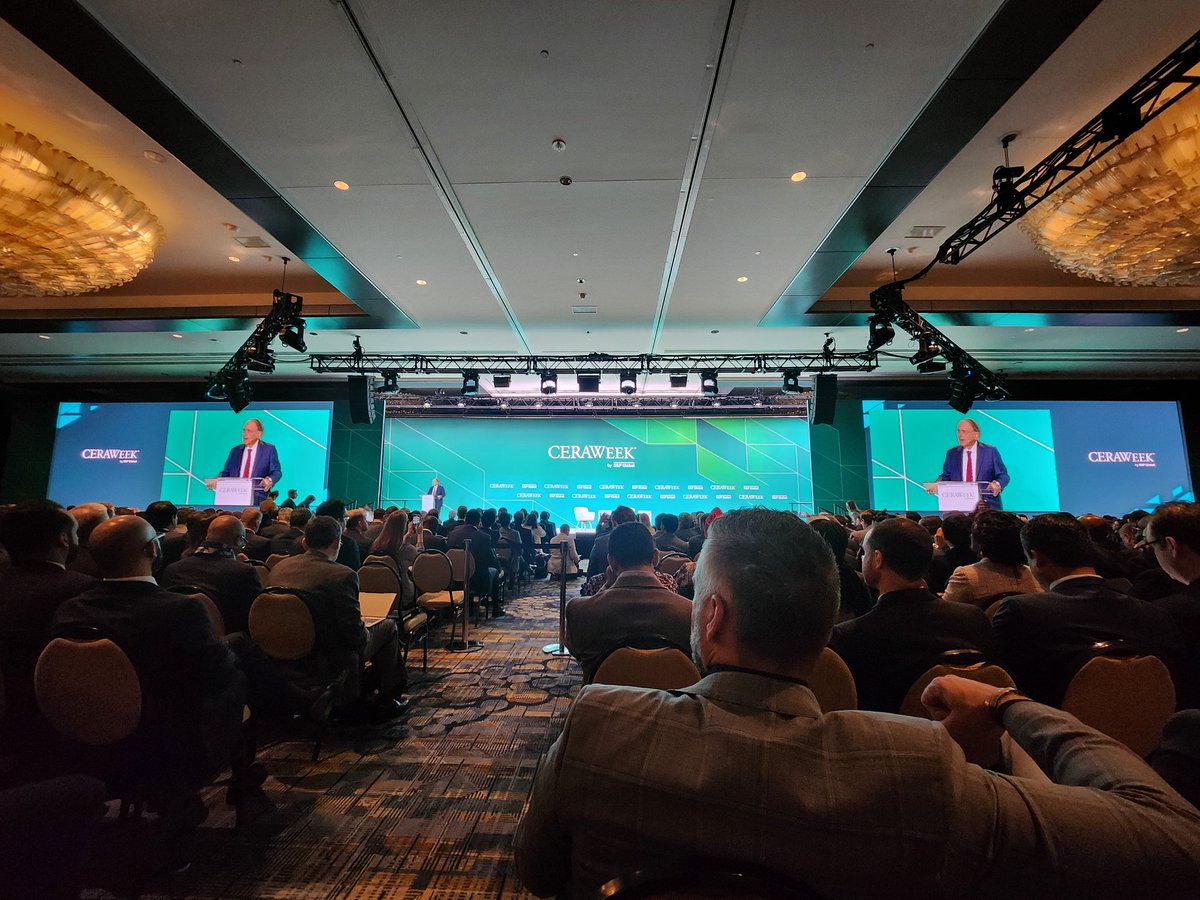 MervAzeta's tweet photo. .@CERAWeek, an event to convene, connect, and create the future of energy begins with a captivating remark by @DanielYergin.
#CERAWeek2023 #EnergyTransition #NewEnergySystem #EnergyTrilemma #Geopolitics https://t.co/6TbhEnHvyA