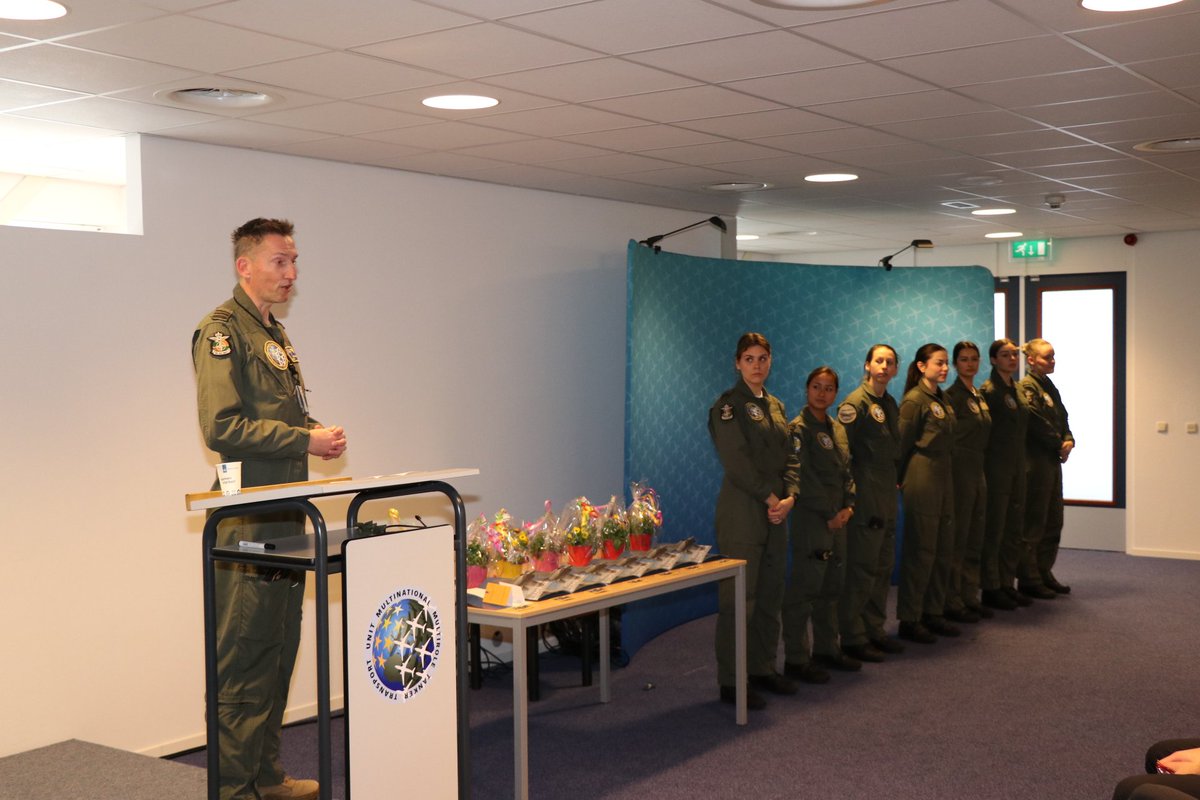 A330_MMU's tweet photo. Friday,️ 7️⃣ 🇳🇱cabin attendants👩‍✈️officially received their wing, meaning they are officially ready for air service in our ✈️
🥳1st time ever @Kon_Luchtmacht installed military cabin attendants straight from the civil market.
Recruted @summacollege ➡️ military trained ➡️ #MMU 🏁 https://t.co/4vMNnexav0
