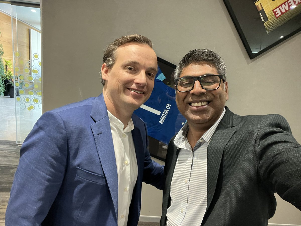AarifRao's tweet image. Two pictures, same people after a gap of 3 years. I am extremely awed by the #humility and #approachability of our CEO @ChrstnKlein . Meeting him leaves you speechless with inspiration. #gratitude #inspiration #leadership #lifeatsap