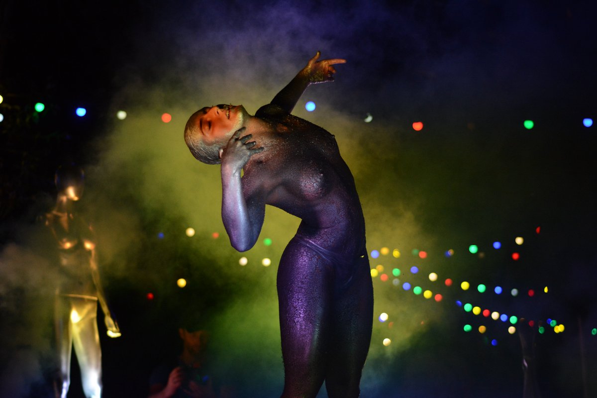 ✨ Le mercredi 28 mars, pour l'ouverture du Festival Imprimé, on se retrouve à 20h30 au cinéma Utopia pour la projection du film documentaire Sous les paillettes, explorant l’univers drag de Bordeaux 👇