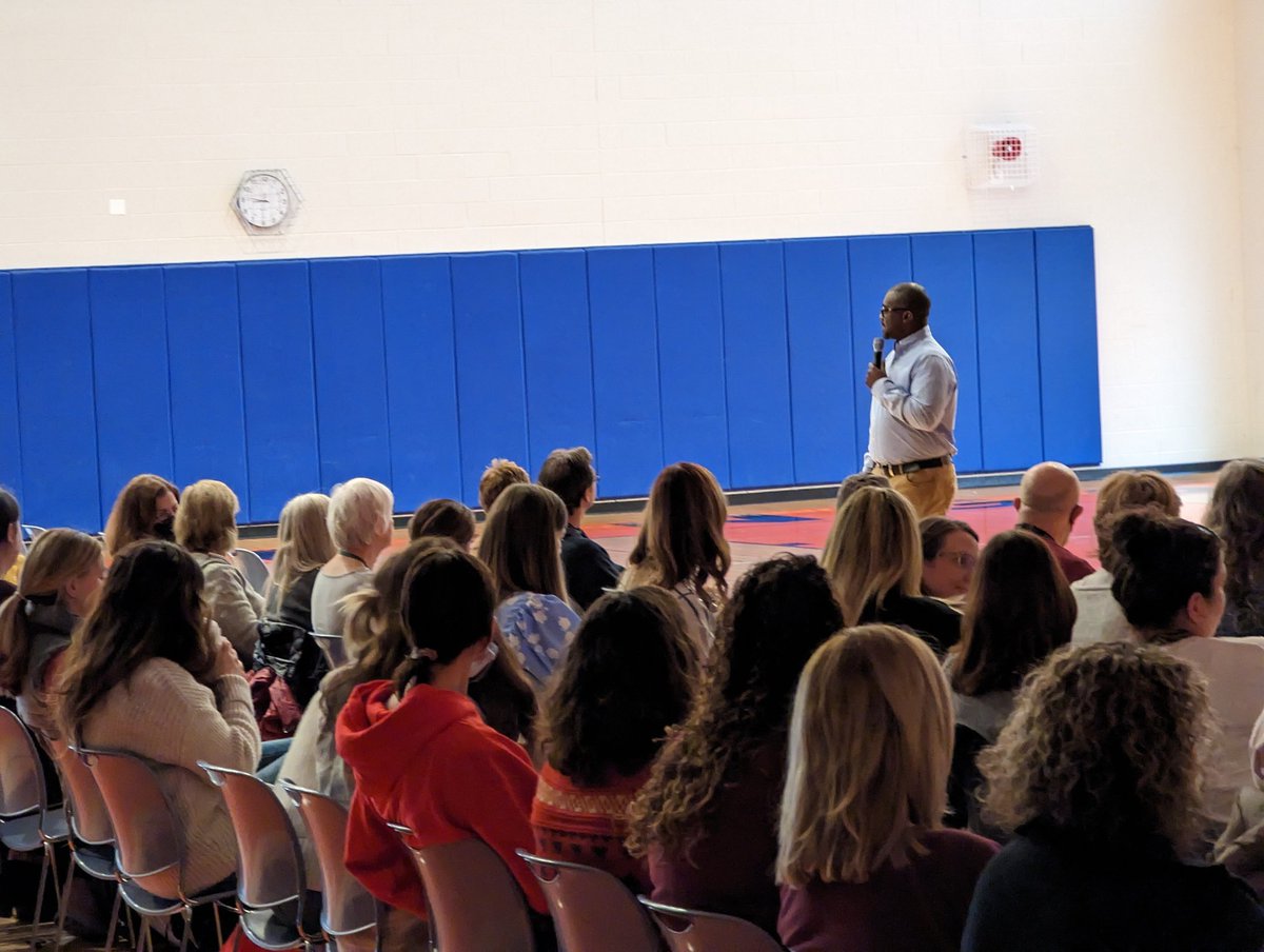 Proud of our educators for growing their craft and sharing their expertise today! It is exciting to kick off the day together with Northwestern's Michael Spikes deepening our framework for media literacy! #d30learns