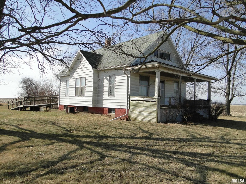 Illinois Farmhouse For Sale on 0.67 Rural Acre $45K

#cheapoldhousesunder50k #oldhousesunder50k #cheapoldhousesunder100k #oldhousesunder100k #cheapoldhouses #oldhouseonline #oldhousesofinstagram #oldhousesforsale #affordablehome #illinoisrealestate #farmhouseforsale