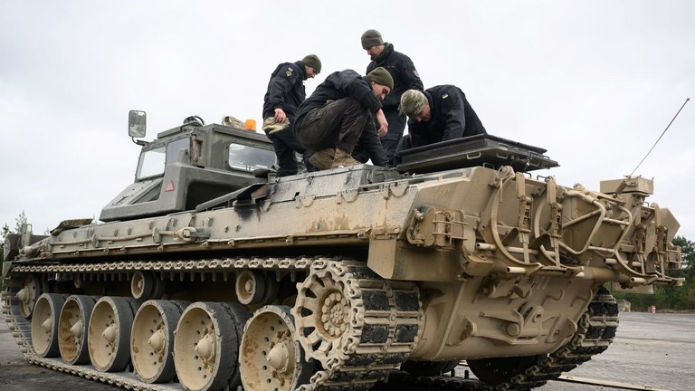 RTUKnews's tweet photo. UK-led Ukraine military aid fund plagued by delays – Guardian

https://t.co/HUIRaUoQsc https://t.co/49bwc94Jcl