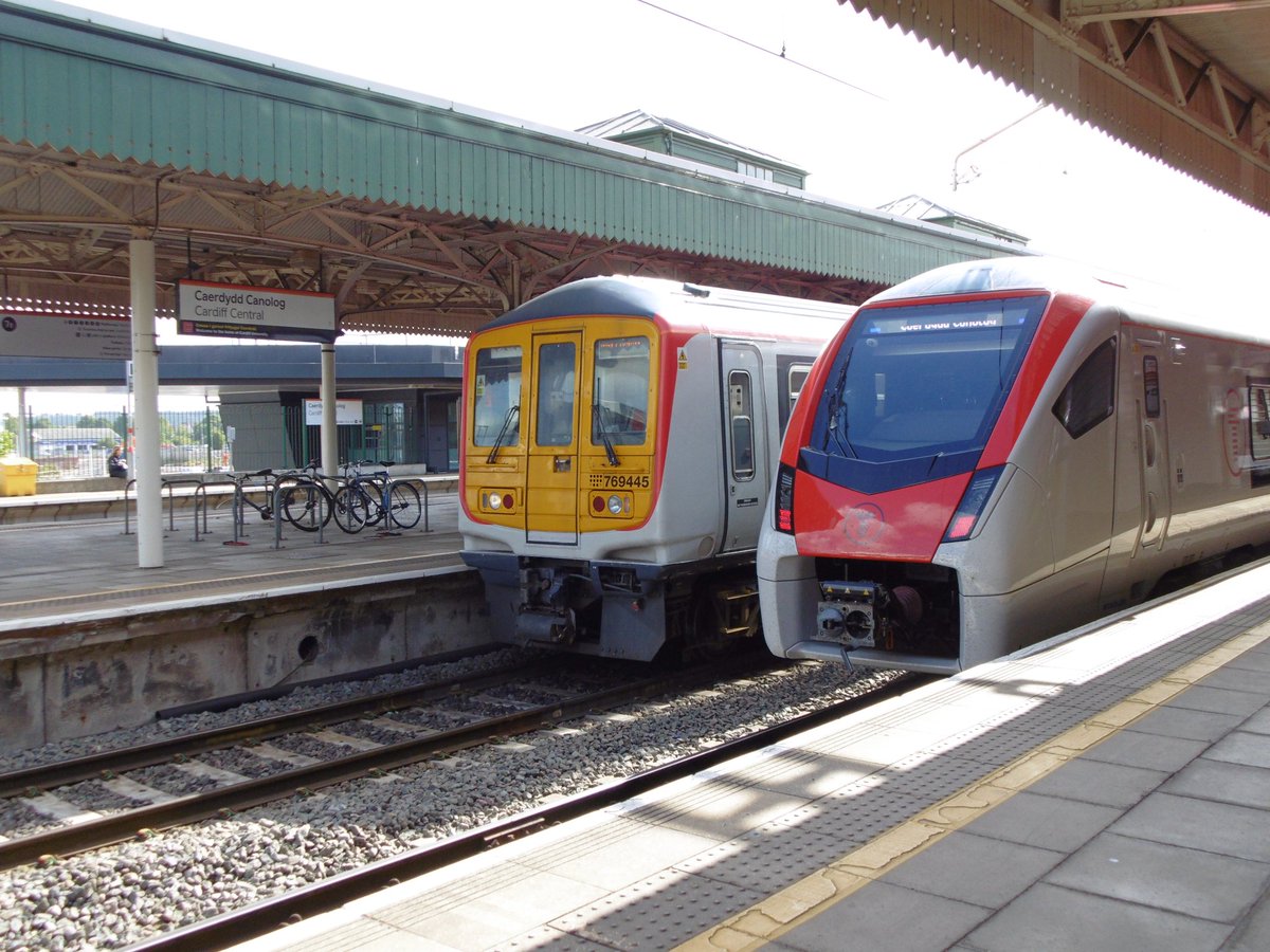 NotYOLOSmh's tweet image. Few pics from July 2022

1. 769445 next to a Class 231
2. 769445 again 
3. 769452 
4. 769002

#Class769 #Class231 @tfwrail