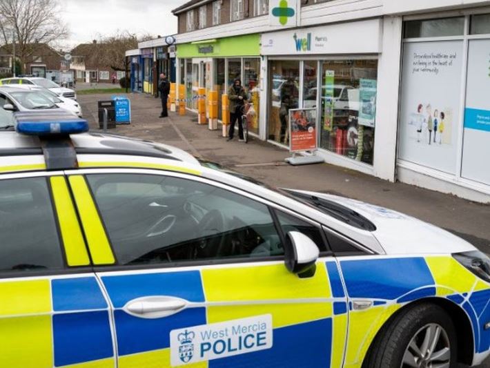 ShropshireStar's tweet photo. UPDATE: Masked knifeman threatens staff at Shrewsbury shop
https://t.co/ValipJwpCV https://t.co/QoYJ9AikFF