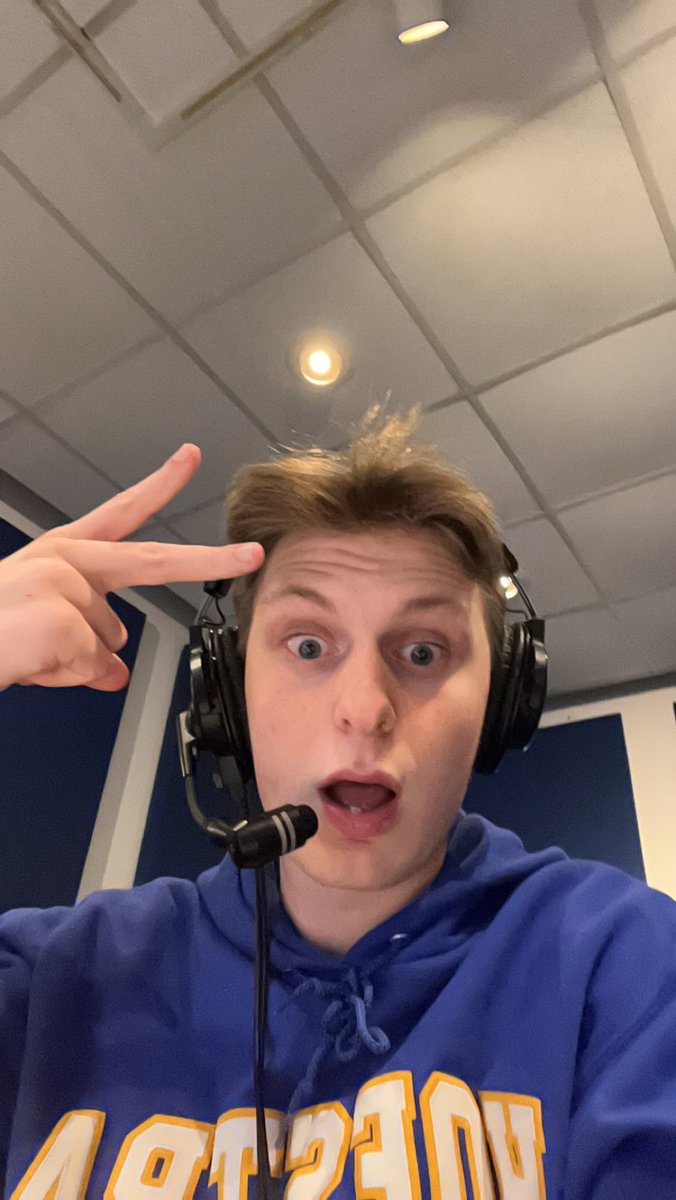 DBrettHofstra's tweet photo. Busy weekend calling 3 games for our phenomenal 4-time Marconi winning radio station #WRHU! @BurkeHofstra https://t.co/0ZnixO7ClX