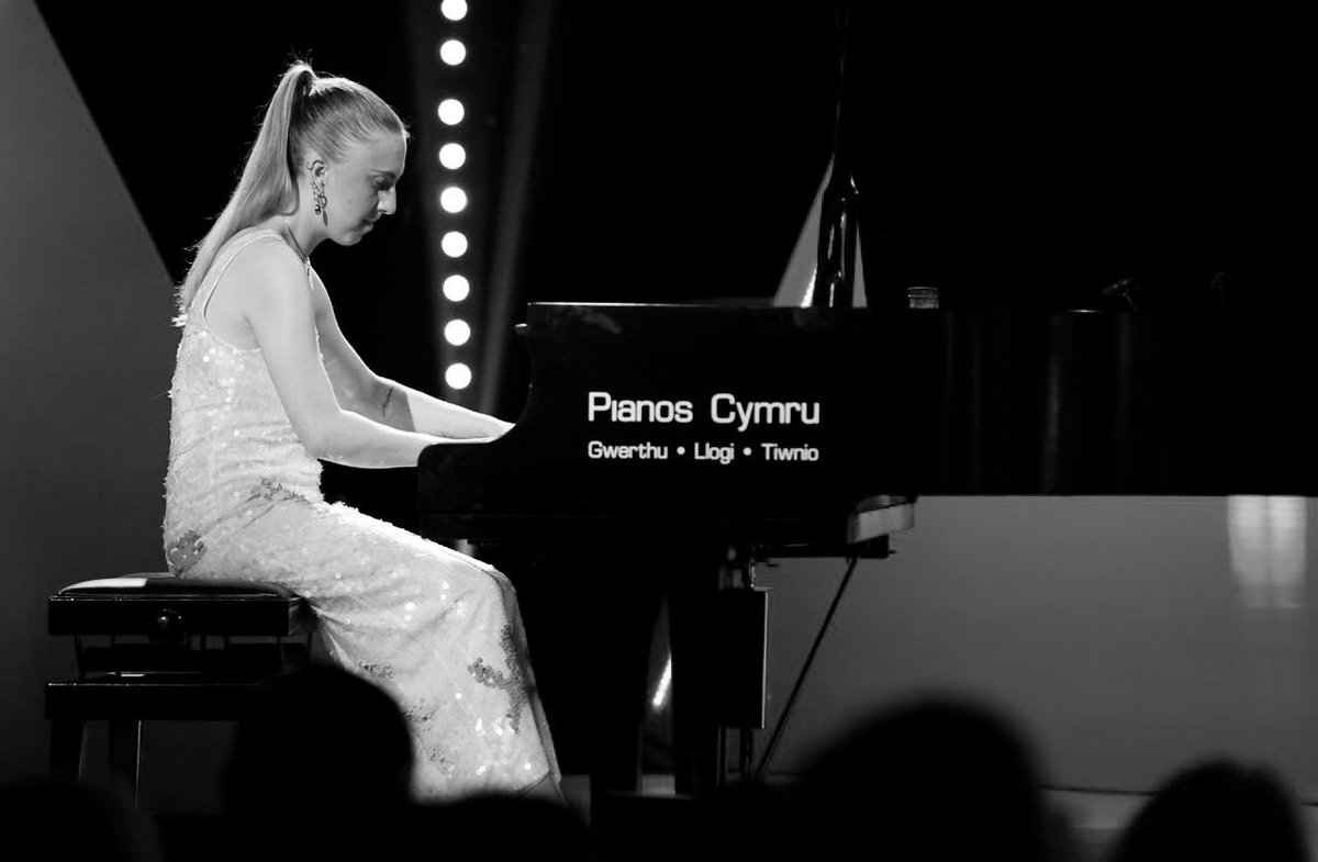 Gwenno Morgan (@gwenno_morgan) on Twitter photo Ysgoloriaeth Bryn Terfel 2022
Llongyfarchiada mawr i Mali Elwy a diolch <a href="/EisteddfodUrdd/">Eisteddfod yr Urdd a’r Celfyddydau</a> am y fraint o gael fy newis yn un o’r 6 i gystadlu eleni🤍 Ysgoloriaeth Bryn Terfel 2022
Llongyfarchiada mawr i Mali Elwy a diolch <a href="/EisteddfodUrdd/">Eisteddfod yr Urdd a’r Celfyddydau</a> am y fraint o gael fy newis yn un o’r 6 i gystadlu eleni🤍
