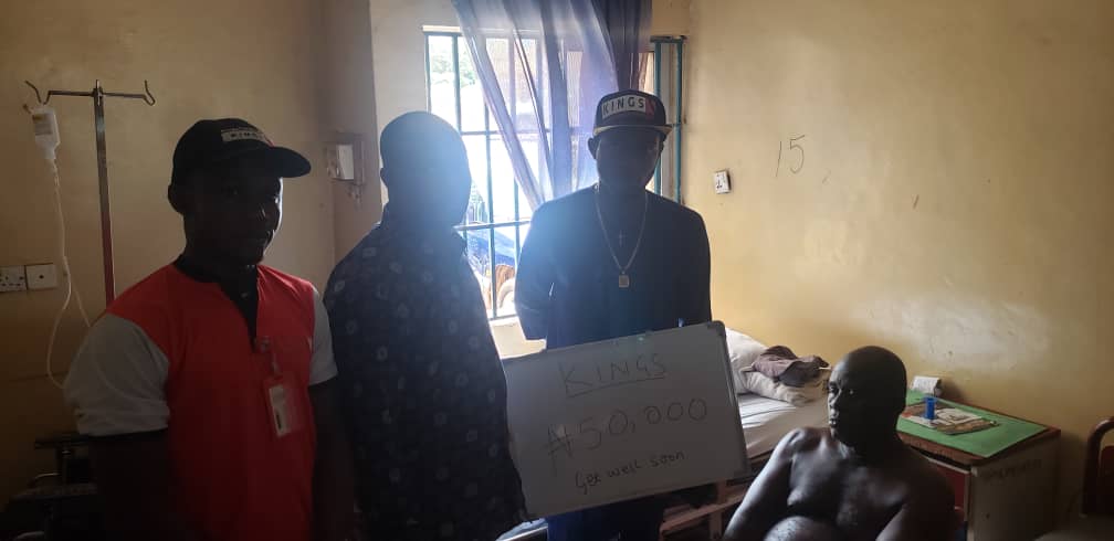 DonBabaK24's tweet photo. As part of activities to mark my #Birthday, I visited the Orthopaedic Clinic at FMC #Asaba, Delta State where I shared moments with the Patients. In addition, I paid medical bills for 5 Patients and prayed for their quick recovery. #AllPraisesToGod https://t.co/5AQmaYLQUw
