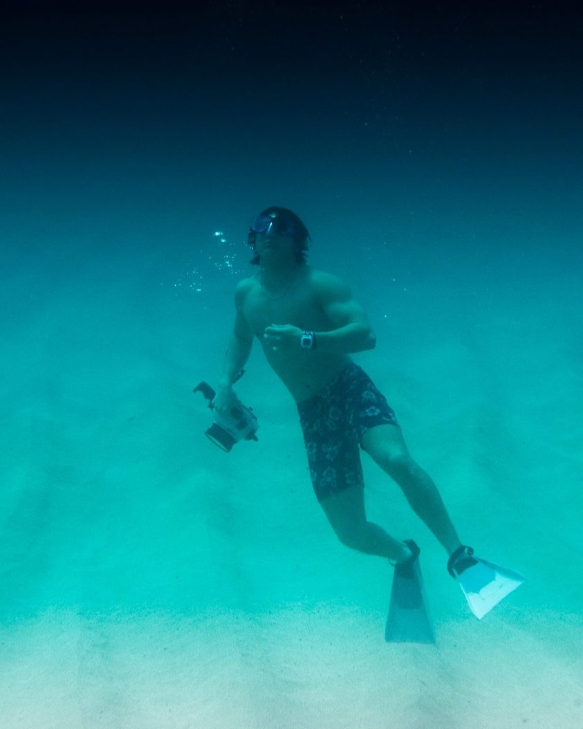 freestyle_watch's tweet photo. it's time to dive in to a new adventure w @freestylewatches ⚡⏰🤿🌊
🦈: Bullseye 📸: @braedenpato @jamesvarelaa #sharkwatch #underwaterphotography #travelmore #oceanlife #snorkeling #freedive #dailywatch #instagood #featurepage https://t.co/WAioQRpykv https://t.co/gLHUTzXBN4