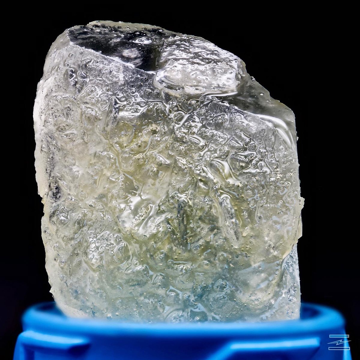 blueskymaine's tweet photo. Having some trouble capping jars this week. This 9.9g Pineapple Muffin diamond might be the issue 💎
• • •
🌳&amp;🧪: @blueskymaine
📸: Jake Wisdom Photography
• • •
🚫 Nothing for sale via IG.
AMF309
#thc #thca #diamond #diamonds #blueskymaine #thanktheplant https://t.co/txQgSxihnm