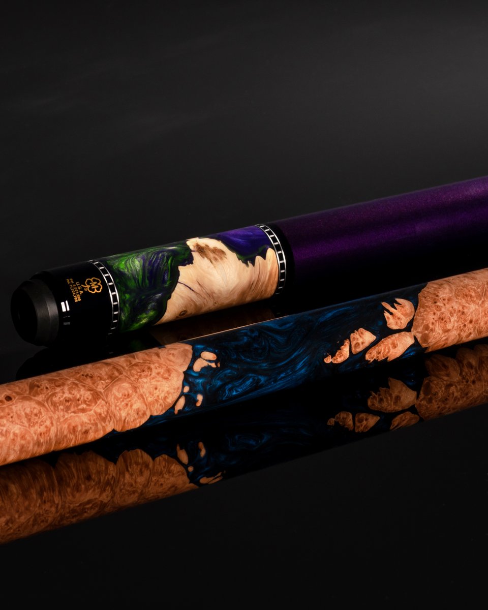 McDermottCue's tweet image. Custom H516 featuring turquoise "Gecko" inlays and "Deep Sea" ShokWood no-wrap handle🤩

Custom H1453 featuring a no-wrap metallic purple painted handle👌