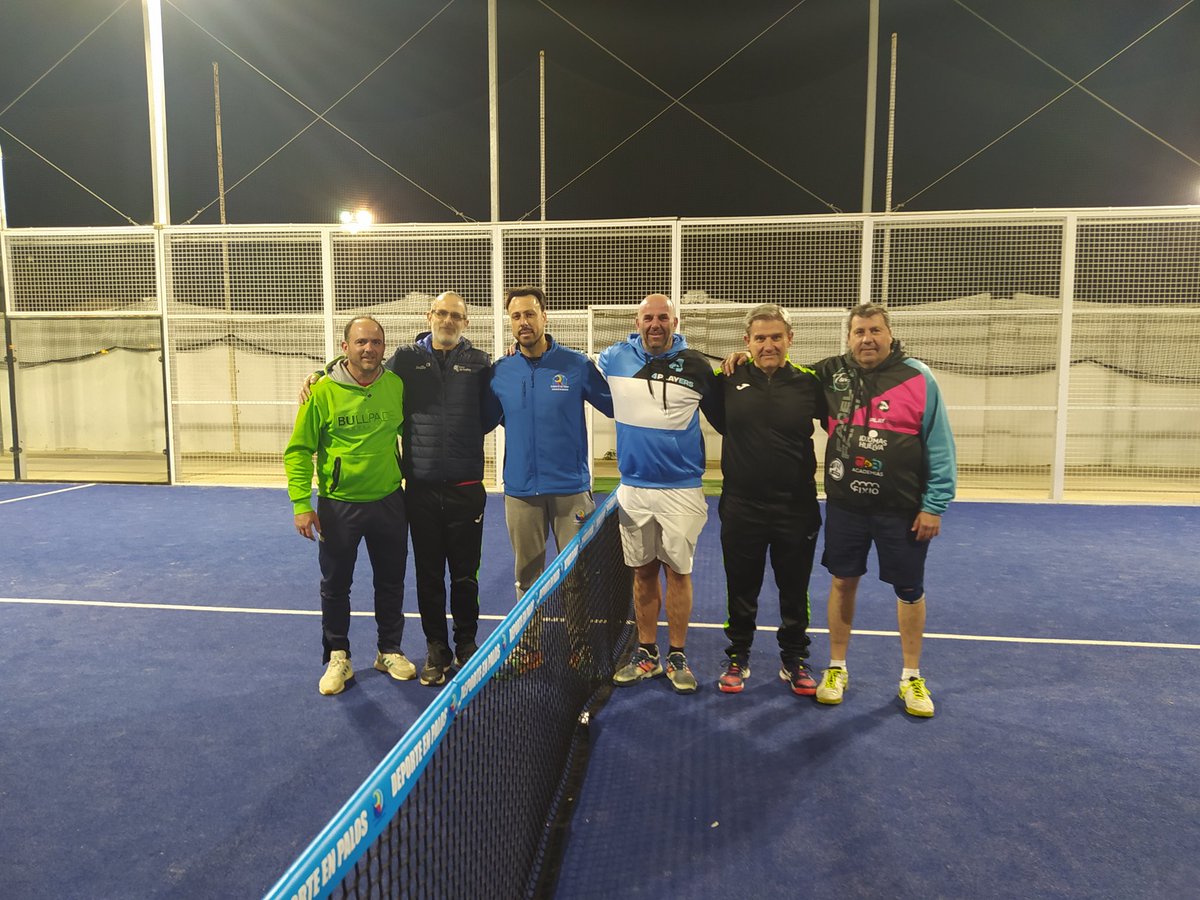 cdpadelpalos's tweet photo. Este fin de semana, hemos jugado los equipos absolutos y veteranos contra los equipos de Cartaya con sendas victorias para los nuestros, pero no más importante es que nos hemos divertido. https://t.co/v3MCasIva1