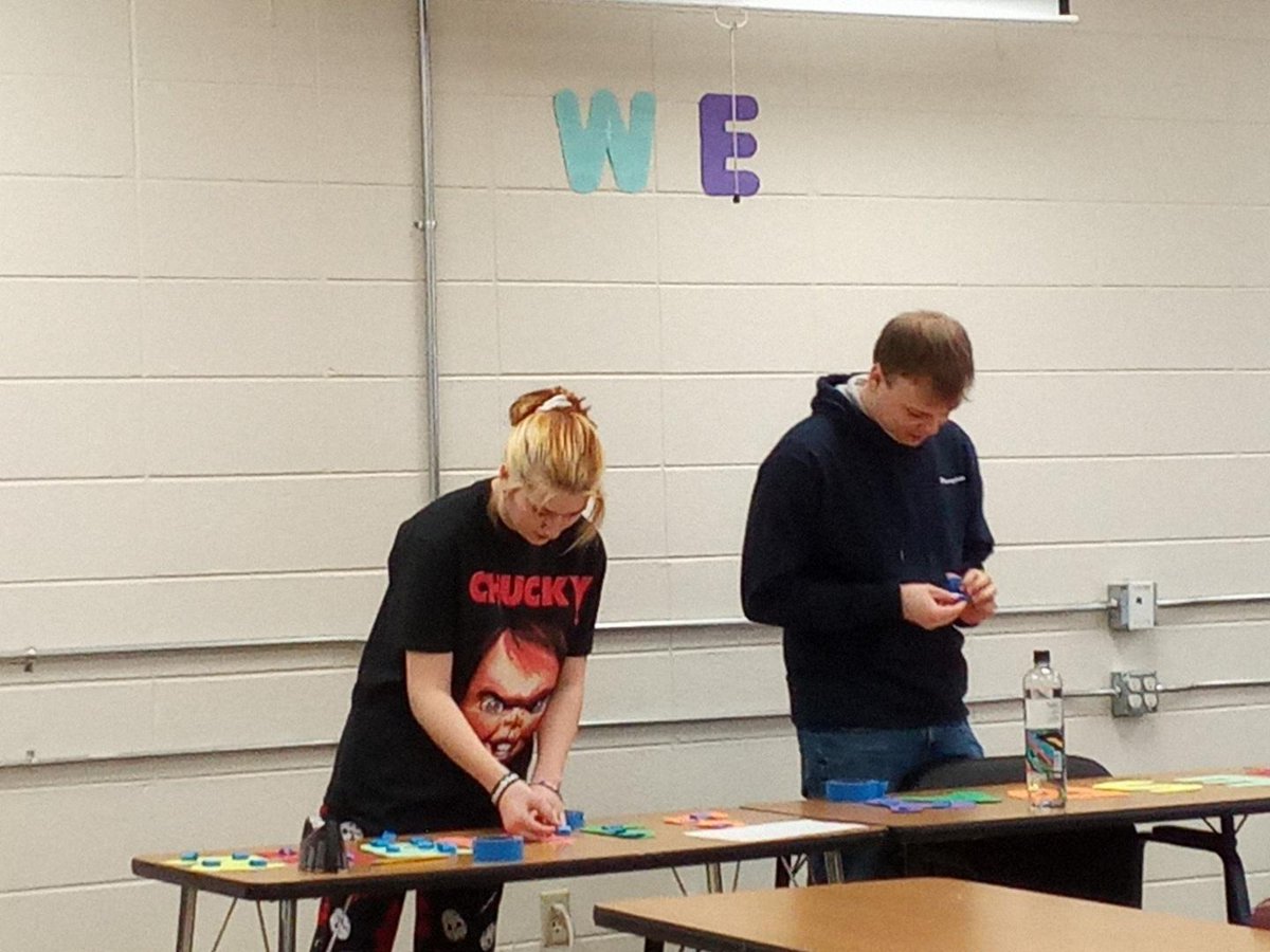 HUHS_District's tweet photo. Seniors in Ms. Piittmann, Ms. Checolinski, and Ms. Bumgarner's classes put together inspirational bags for juniors taking the ACT test today. Their hope is to encourage them to do their best! Good luck to all HUHS juniors that are testing today. #huhsproud https://t.co/iTNylasKRw