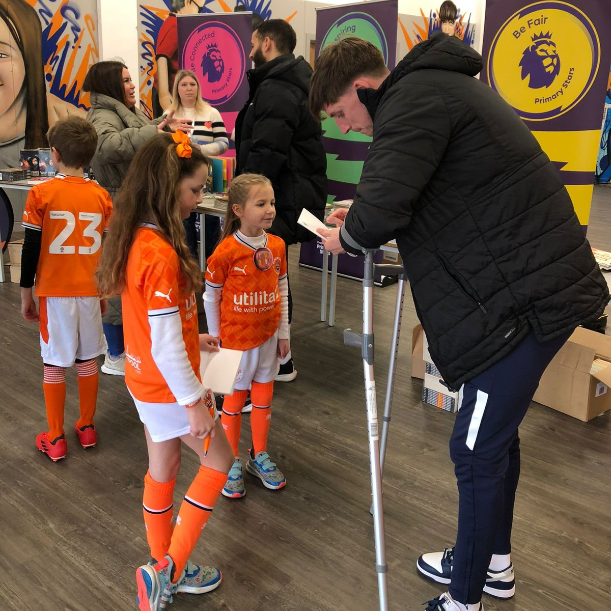 BFCCT_'s tweet photo. @BlackpoolFC @PLCommunities @premierleague @PFA @Literacy_Trust @BlackpoolST @WorldBookDayUK We were also greeted with visits from @BlackpoolFC first-team players Jake Beasley and Kevin Stewart and also the very own Bloomfield Bear which put that extra smile on the children's faces 🍊 😁

#PLPrimaryStars #getblackpoolreading https://t.co/XICl9BO2tC