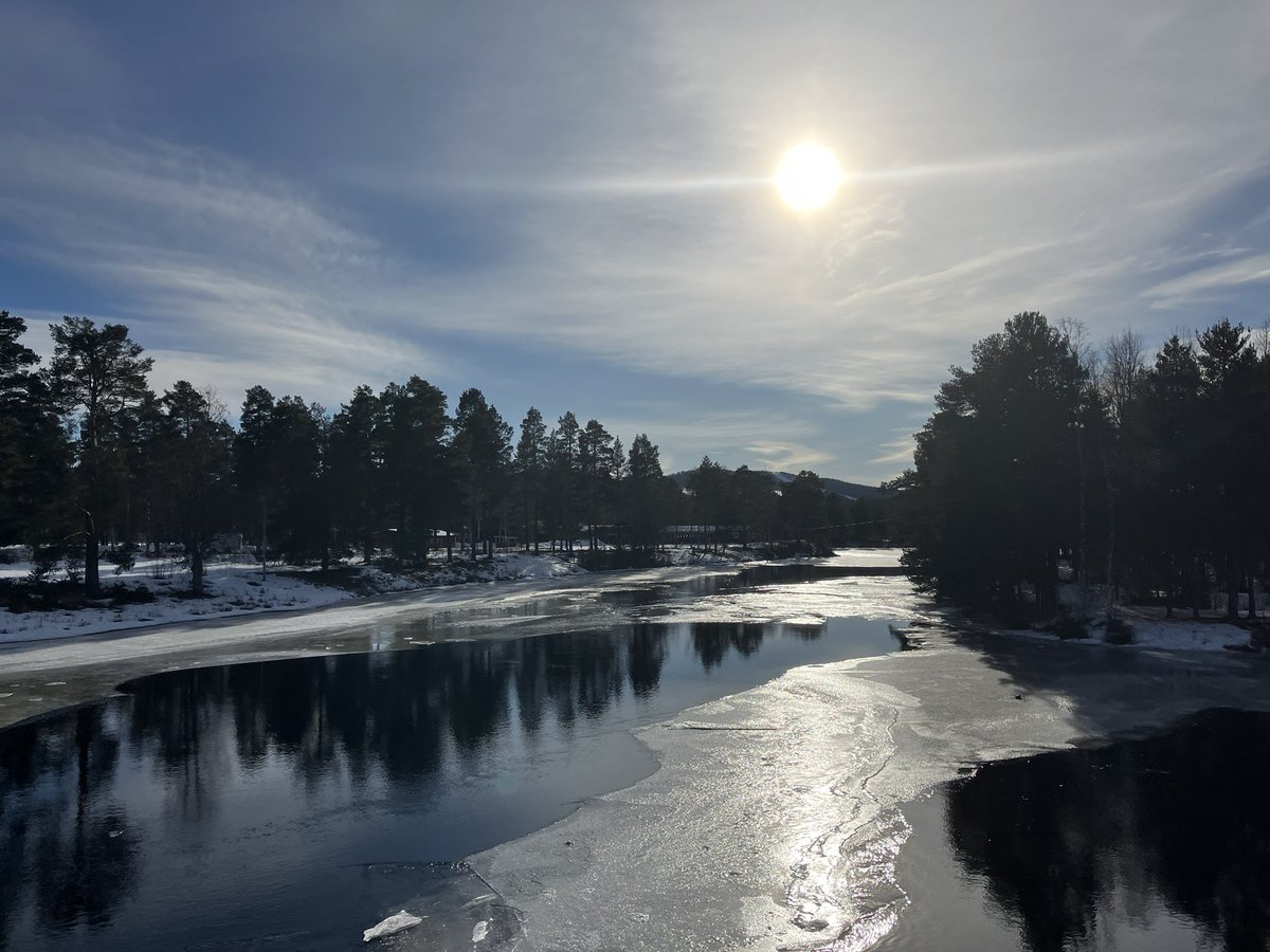 backedal's tweet photo. Sportlov och strålande sol 🌞
Ledighet för deltagarna och en chans till #fortbildning för personalen. Idag ett djupdyk i #NPF med @attention_riks för att öka kunskapen och diskutera hur vi kan fortsätta skapa goda lärmiljöer för alla studenter. https://t.co/ar2MbSo6ku