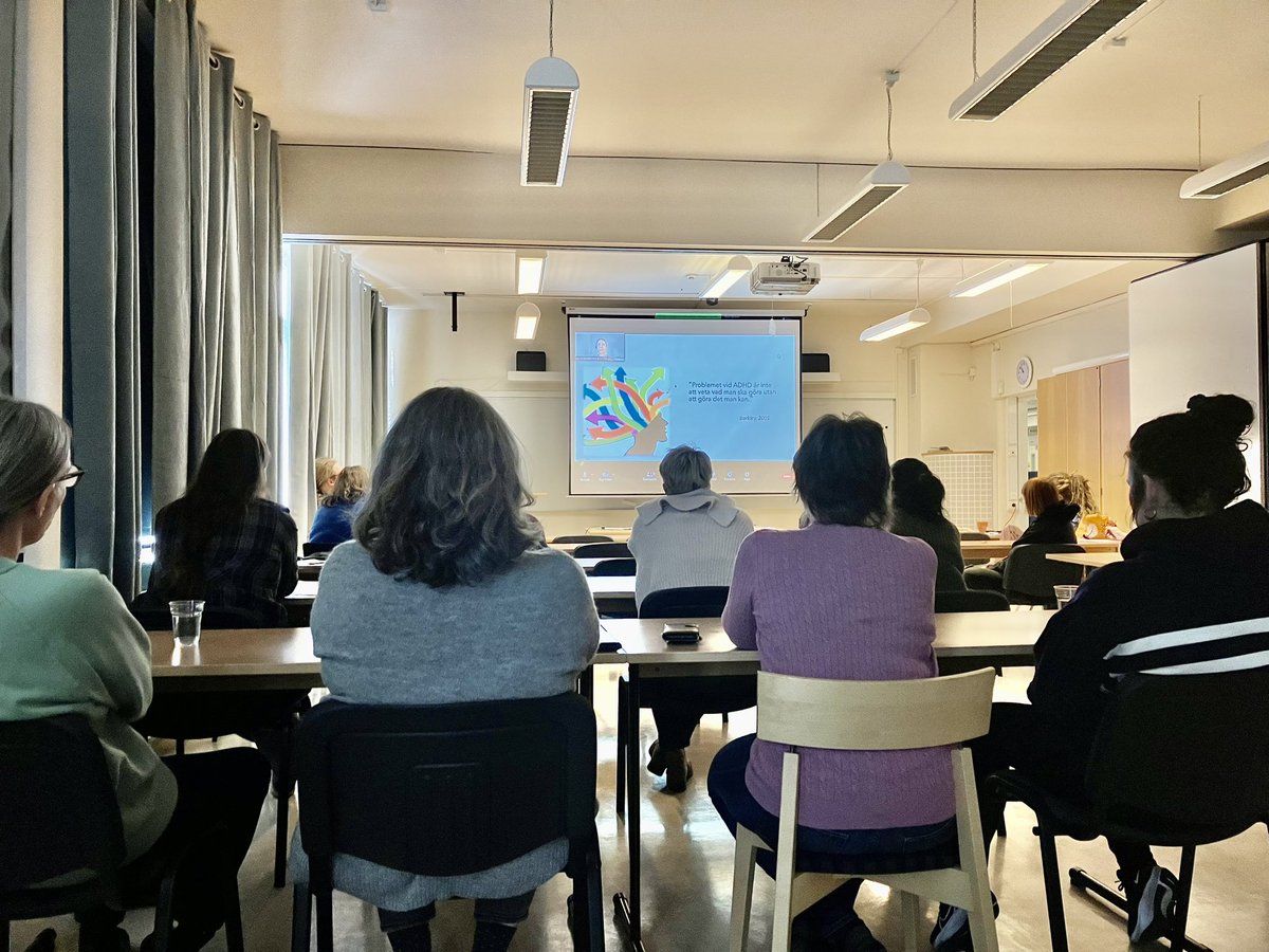 backedal's tweet photo. Sportlov och strålande sol 🌞
Ledighet för deltagarna och en chans till #fortbildning för personalen. Idag ett djupdyk i #NPF med @attention_riks för att öka kunskapen och diskutera hur vi kan fortsätta skapa goda lärmiljöer för alla studenter. https://t.co/ar2MbSo6ku