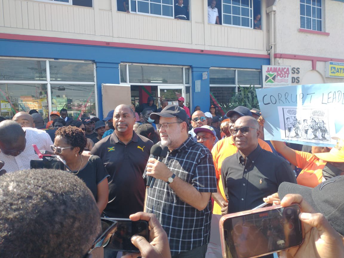 NationwideRadio's tweet photo. JUST IN: PNP anti-corruption protest now underway in Crossroads, Kingston

More details to come. https://t.co/5uuLb0hG82