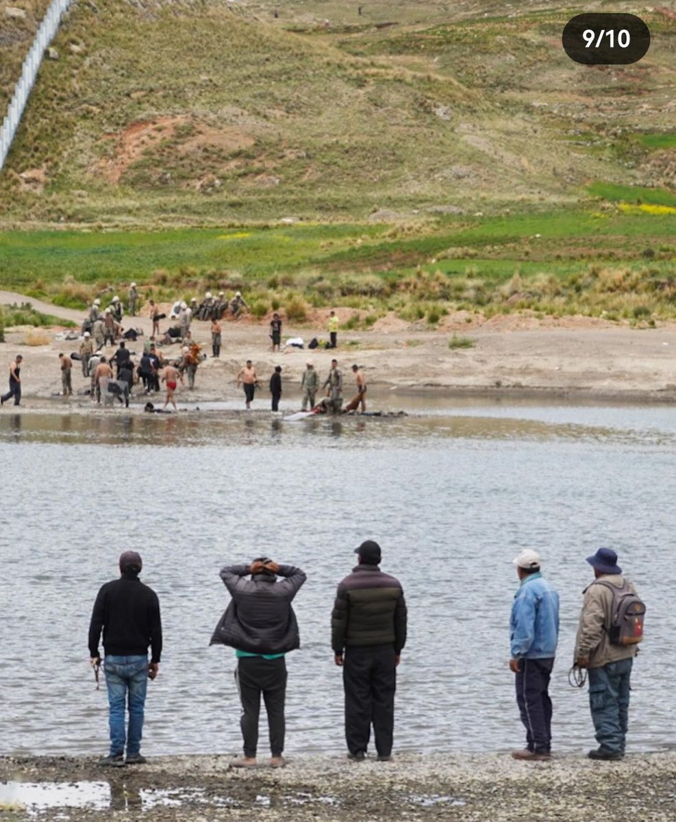 jesusabadfalcon's tweet photo. @rmapalacios Aymaras continúan rescate de cuerpos en Ilave ,luego de la falsa narrativa que fueron obligados por una turba les dejo una foto donde no existe tal hecho en Ilave no existió tal turba y piedras que se inventó el comando conjunto para justificar como siempre . https://t.co/nqHaK2dEfX