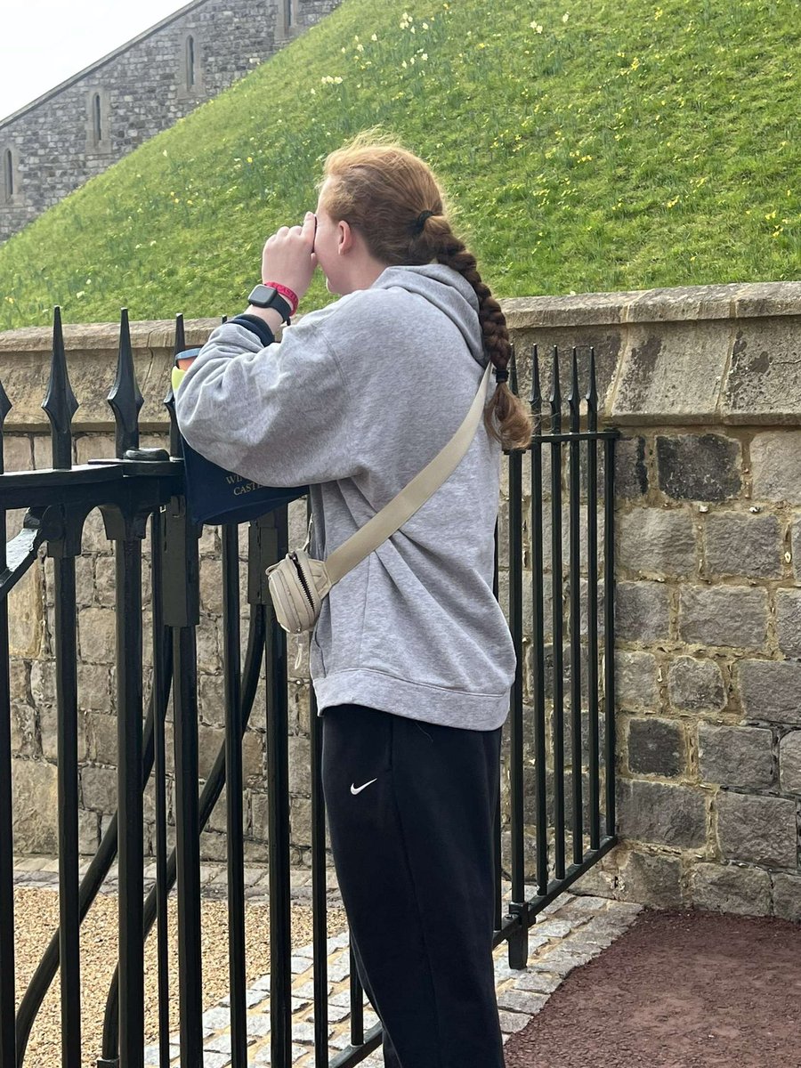 addisenford's tweet photo. Went to Windsor castle today. I have become a tourist/influencer! #London #windor @usysodp https://t.co/8NI0YGVEZx