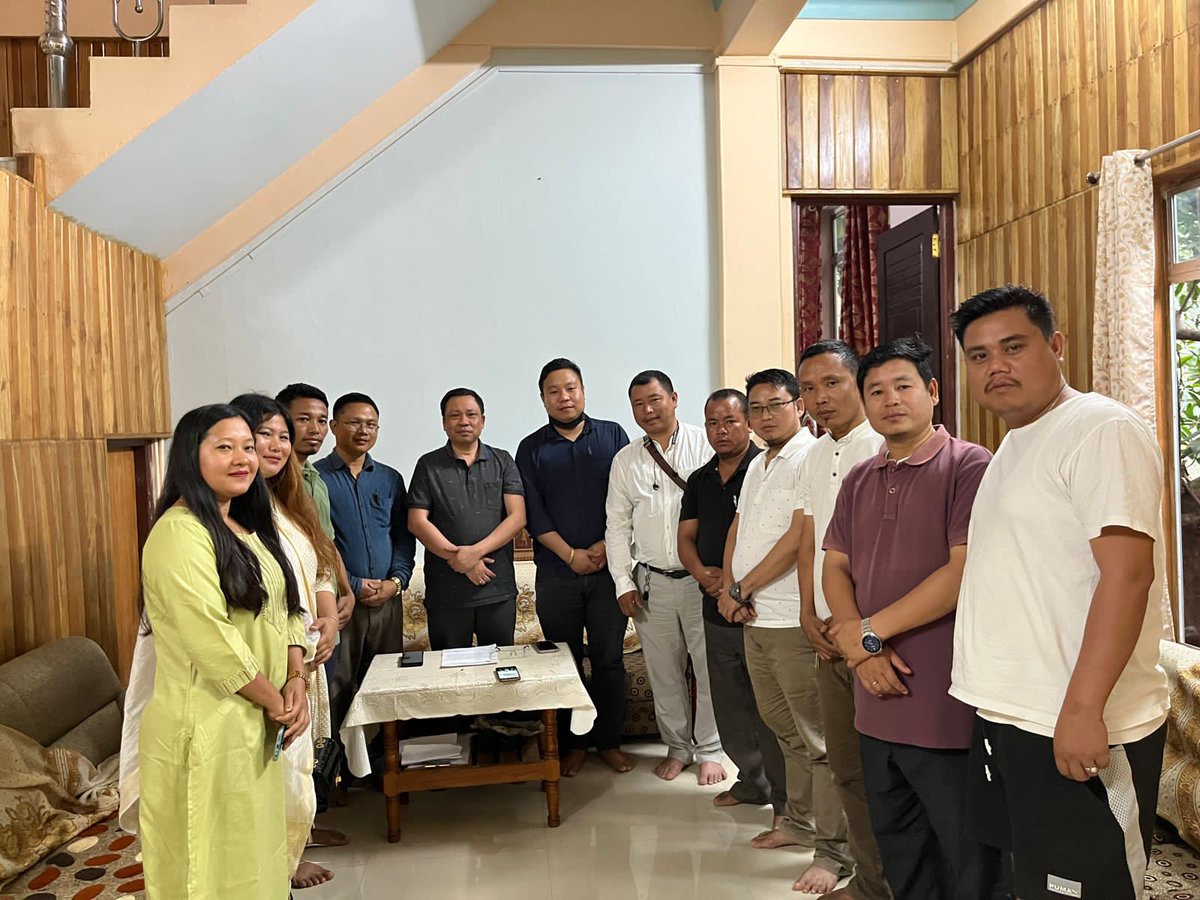 CYCA_Official's tweet photo. A team of CYCA led by Dr. Jyoti Bikash Chakma, President, CYCA called on Dr BD Chakma, MLA today at his residence at Kamalanagar-IIl.

In the meeting, several issues pertaining to the welfare of the local community including introduction of an Ambulance service in the area. https://t.co/bYBUsFs1N2