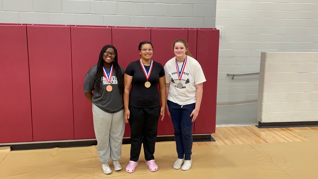 AledoISD's tweet photo. Let's hear it for these STATE BOUND Powerlifting Ladycats 💪🏋️‍♀️! 
Avery Gray🥈(state bound)
Adrianna Lambert 🥇(state bound)
Haley Farmer4️⃣th place
Hannah Clark5️⃣th
Ari Mathias🥈(state bound)
Charlee Soward4️⃣th
Morgan Sehnem3️⃣rd
Taylor Sehnem🥈(state bound)
#allinaledo #statebound https://t.co/hBENRG9AFb