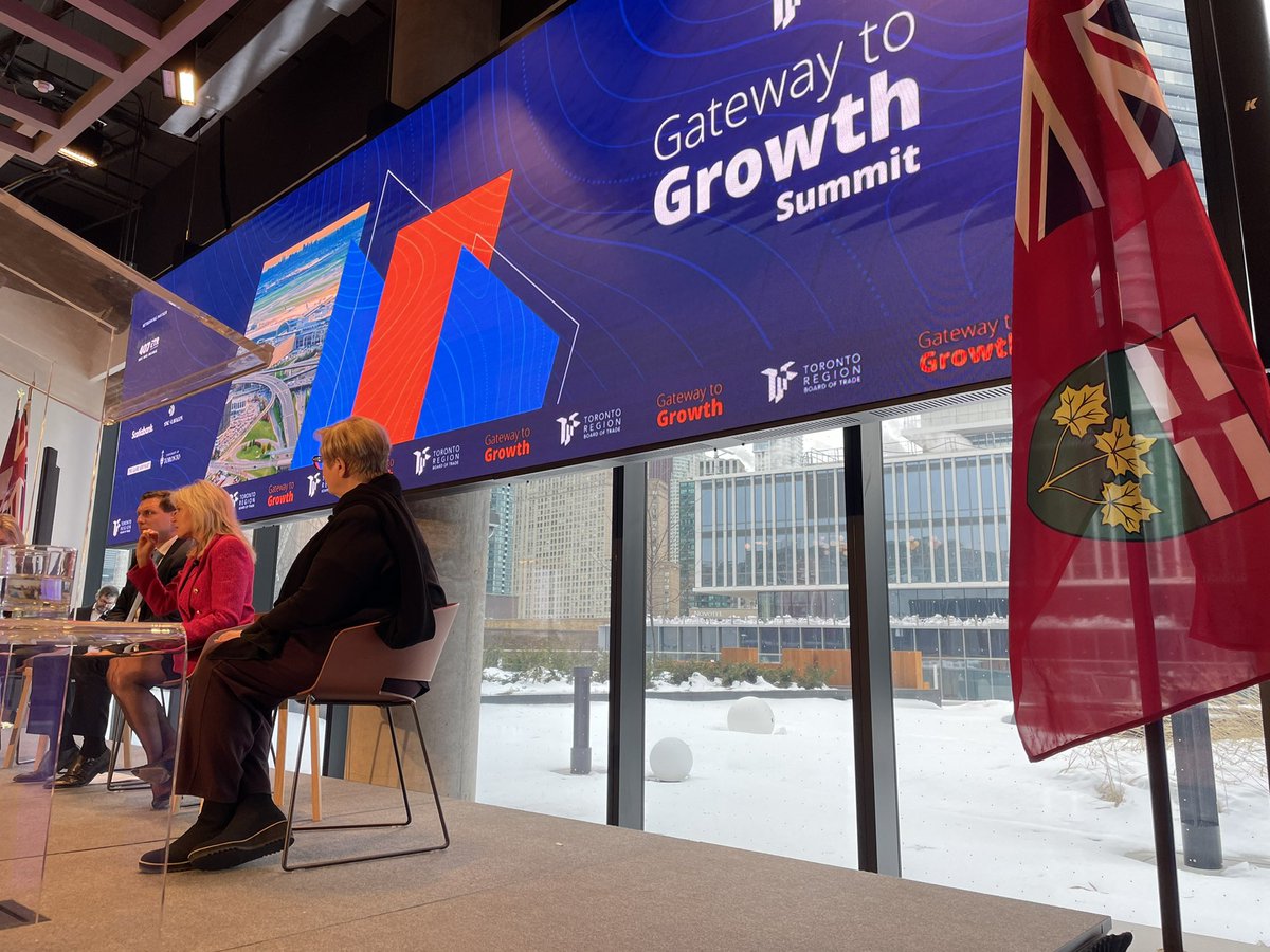 AmandaAboutTown's tweet photo. Her Worship @BonnieCrombie making the case for talent - producing, retaining, and attracting - as a priority for growth in the Pearson Economic Zone. @TorontoRBOT #gatewaytogrowth summit https://t.co/rcep1eedUB