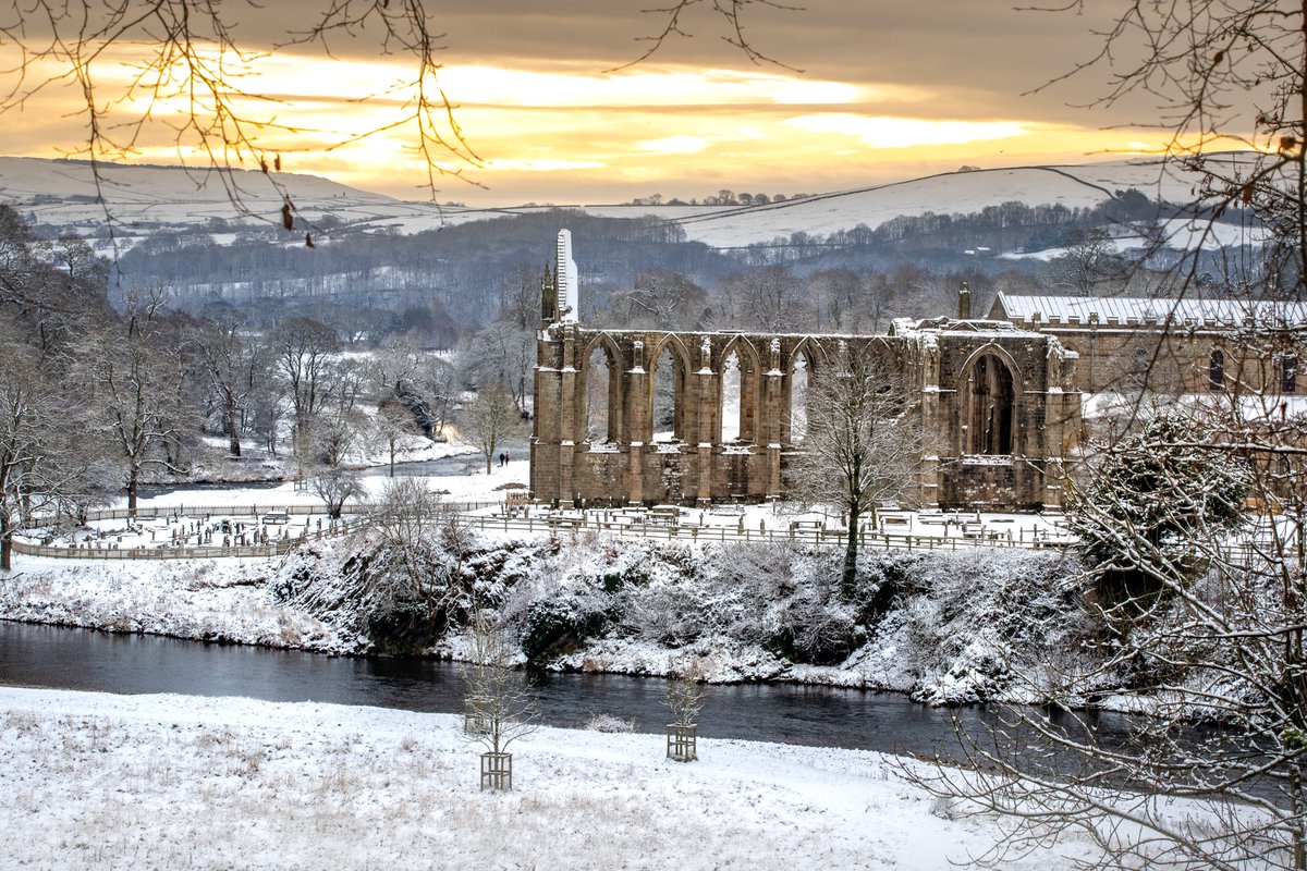 Do you think we will be waking up to similar scenes tomorrow morning? 

We may be bias but the Priory Ruins certainly look beautiful with a dusting of snow!