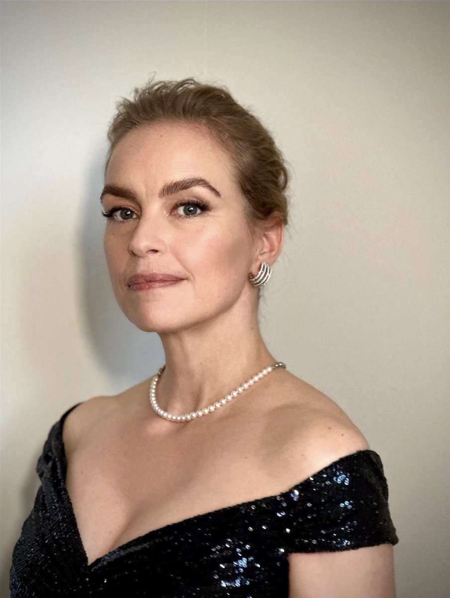 confessmytruths's tweet image. god is a woman