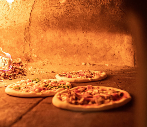 lp_themoathouse's tweet photo. 2-4-1 Pizzas Monday - Thursday 5-6:30pm 
All through March.
.
.
.
#LovelyPubs #Offers #TheMoatHouse #Pizzas https://t.co/GXw9EmcK9z
