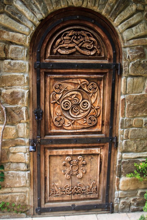 StackODice's tweet photo. Hey, #Stackers, it's #MakeBelieveMonday!
After deciphering the map, the party plunges into the city's dripping alleys and stinking heaps of garbage. They come at last to the destination: this door. What does it take to get past it?
#dungeonsanddragons #ttrpg #dnd5e #dnd https://t.co/V7NQz48YrQ