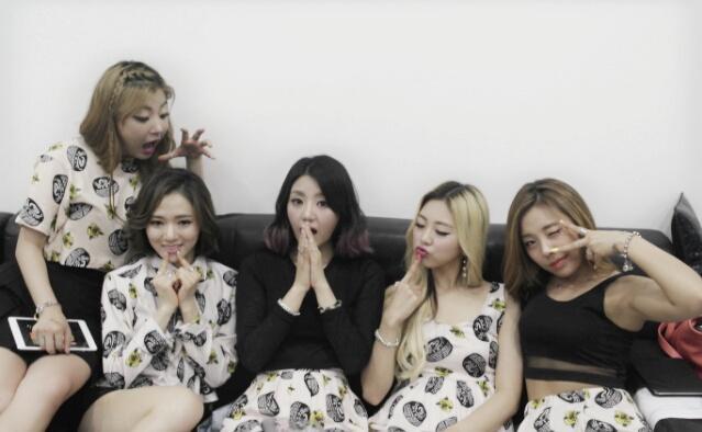 💜 Happy 10th Anniversary! 💜 #10YearsLavingYou 
Thank you for the music, for all the memories, the time we've spent together and for coming together to form Ladies' Code. I hope you'll only experience happiness and joy in the future and I hope you're all doing well 💜