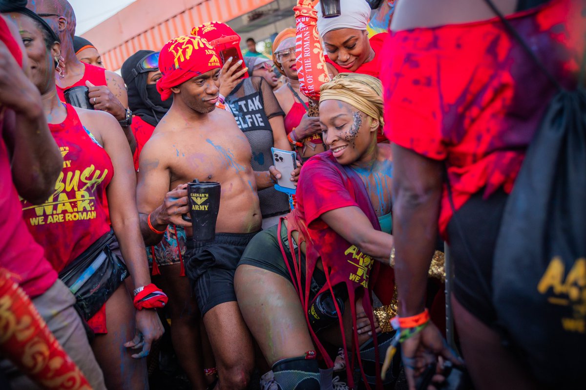 caesarsarmy's tweet photo. MAMA, WE MADE IT!!!๐๐ช๐ฝ๐ฅ
Weโve been featured in VOGUE!
๐ฐ: @voguemagazine
Read the full article via https://t.co/KE5aRVmCKq - How to Navigate Trinidad Carnival
#MMXXIIIโจ#YearOfTheRoman
#CaesarsArmy
#AMBUSH
#WeAreRoman
#Carnival2023 https://t.co/oIXxu48J0n