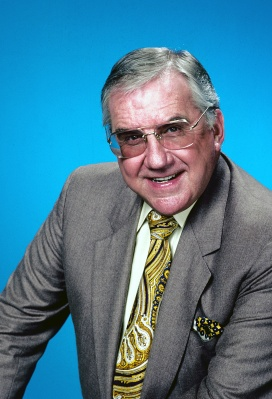 NLCarolynMuse's tweet photo. Remembering USMC Reserve veteran, announcer, game show host, comedian, actor, singer, spokesman, and author Ed McMahon, who was born #OTD (March 6th) in 1923. #WhoDoYouTrust #TheTonightShow #MissingLinks #SnapJudgment #Concentration #StarSearch #TVsBloopersandPracticalJokes https://t.co/xMMhzxmlhG