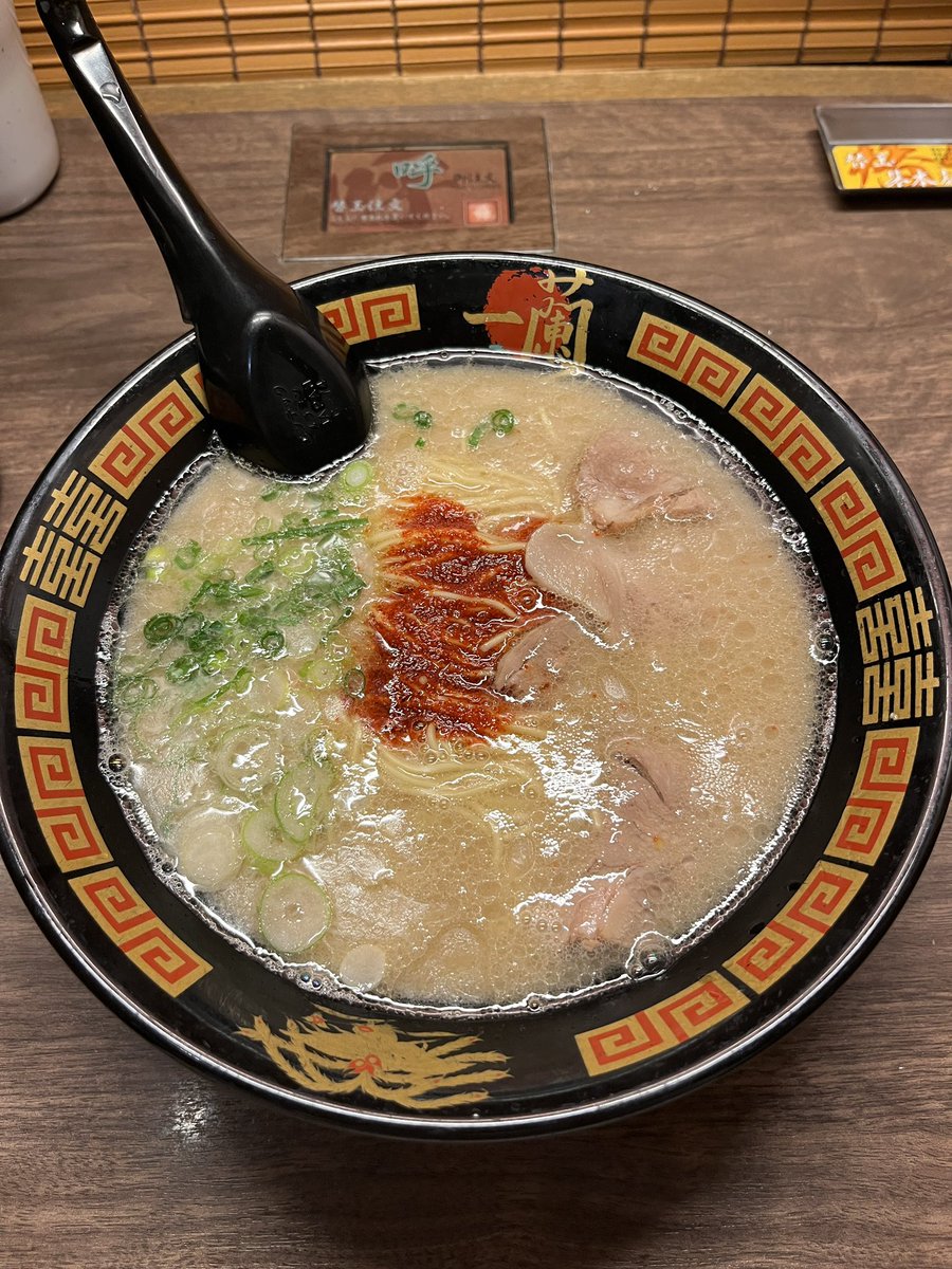 a34675066's tweet photo. 限界社会人、23時近くまで会社にいたので今ご飯食べてる🥲
#オクトララーメン部 https://t.co/umQnIsNSnd