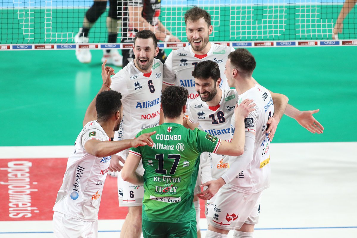 PowervolleyMI's tweet photo. ᴘʜᴏᴛᴏɢᴀʟʟᴇʀʏ #CivitanovaMilano 🏐📸📸

#Superlega #Allianz #PowervolleyMilano #ForzaMilano #Pallavolo #Volley #Volleyball https://t.co/6rFTgWvzQR