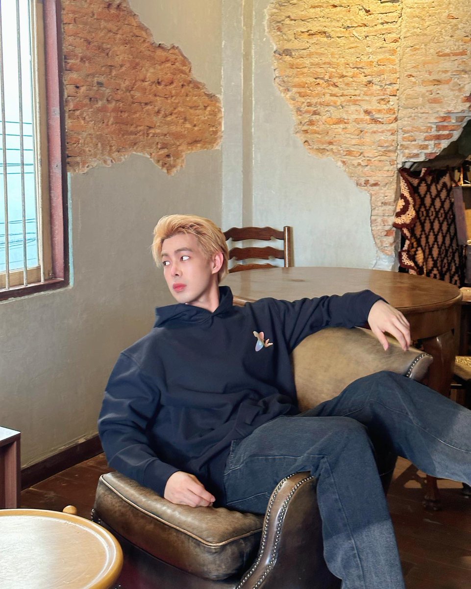 cinderellaboys3's tweet photo. Birlikte yaptıkları işler her zaman harika oluyor ✌️✨ bu kadar fotojenik olmalarını da ayrıca kıskanıyorum 🙈
#BestAnavil #Focuspoonyavee #catzillaแมวยักษ์ #bestfocus https://t.co/lsh2a8sApu