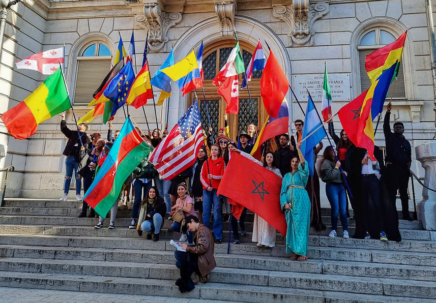 🌍C'était un week-end de voyages et de découvertes à Chambéry à l'occasion de la 25e édition du Tour du Monde Au Manège ! RDV l'année prochaine avec la Côte d’Ivoire comme pays à l'honneur 🇨🇮