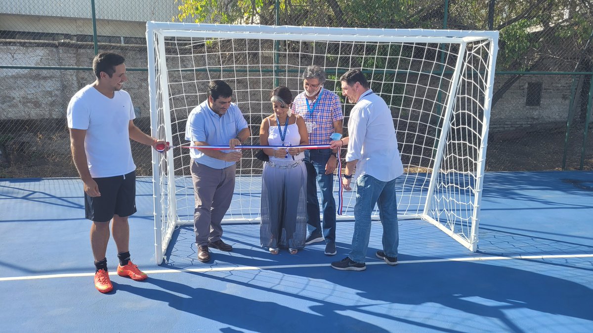 El pasado viernes se inauguró la remozada multicancha que se encuentra detrás de <a href="/IngerChile/">Instituto Nacional de Geriatría</a> . El objetivo es volver a utilizar esta cancha -tal como se hacía previo a la pandemia- para así poder incentivar el deporte y la vida sana del personal de <a href="/SALUDORIENTE/">Servicio de Salud Metropolitano Oriente (SSMO)</a> .