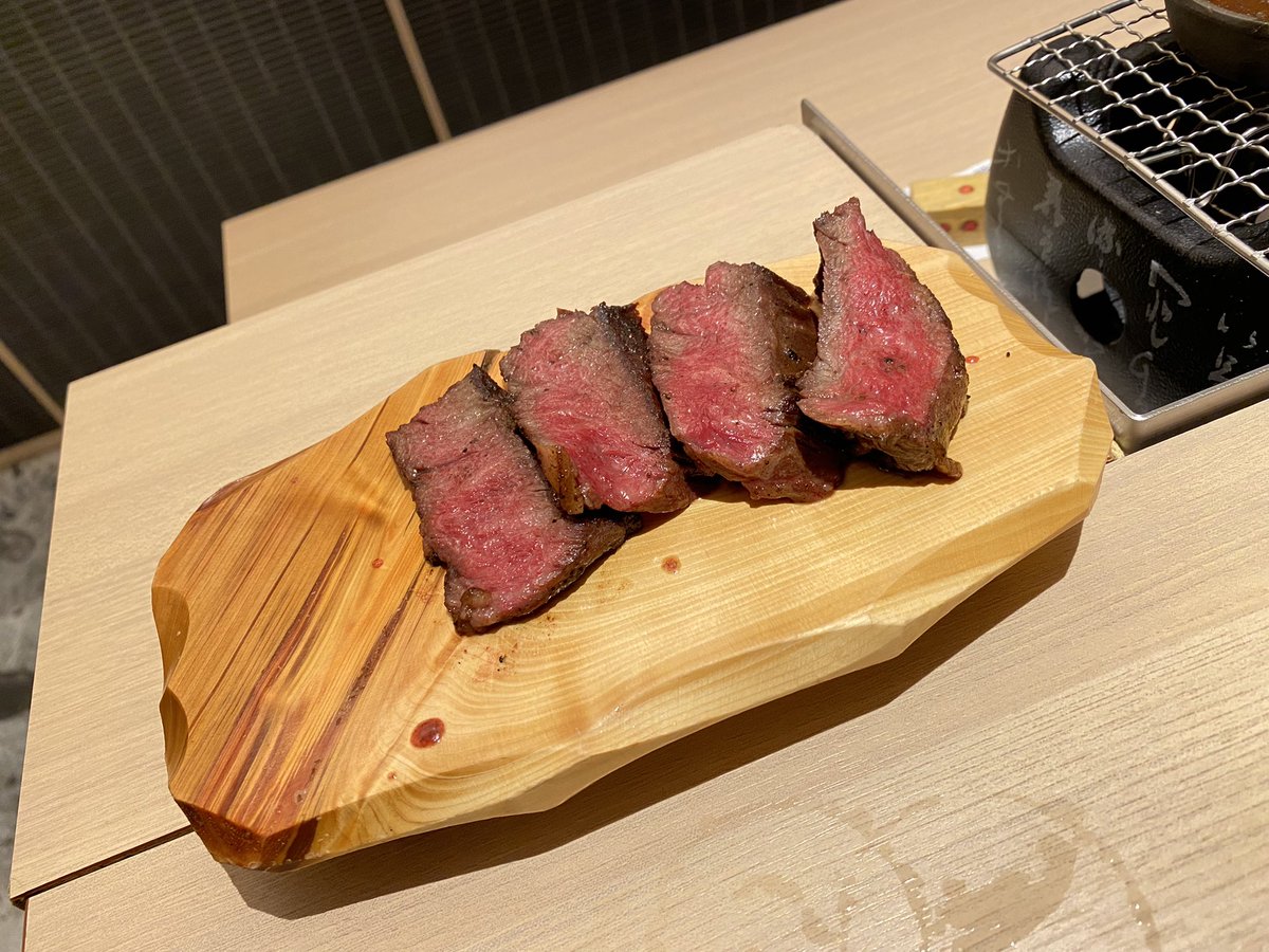 kami__yu's tweet photo. 夜ご飯はハンバーグとステーキ！
めちゃくちゃ美味しかった😭 https://t.co/Ktr9qhm57i