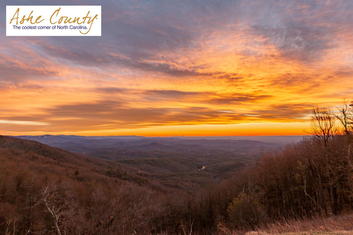 RealAsheChamber's tweet photo. Sunrise in the Coolest Corner of North Carolina 😍✌️

#ashecounty #ashecountync #visitashe #thecoolestcorner #westjefferson #blueridgeparkway #blueridgemoments #blueridgemountains #mountainlife #devilstairs #lovenc #canoethenew https://t.co/ctq9J7oxQR