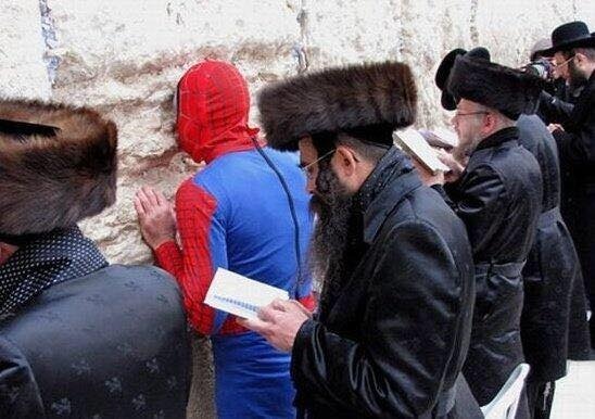 StandWithUs's tweet photo. Even Spider-Man talks to the big guy upstairs! Happy #Purim from #Jerusalem! 🎭🇮🇱 https://t.co/JVg8IfU045