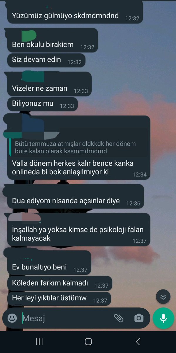 busraadiyebirii's tweet photo. #cbunikarari Ne ders Dinleyebiliyoruz ne dersi anlayabiliyoruz. Artık eğitimimizi yüz yüze almak istiyoruz. Sesimizi duyun öğrencilere değer verin. @erolozvar @RTErdogan https://t.co/UwWUukP90b