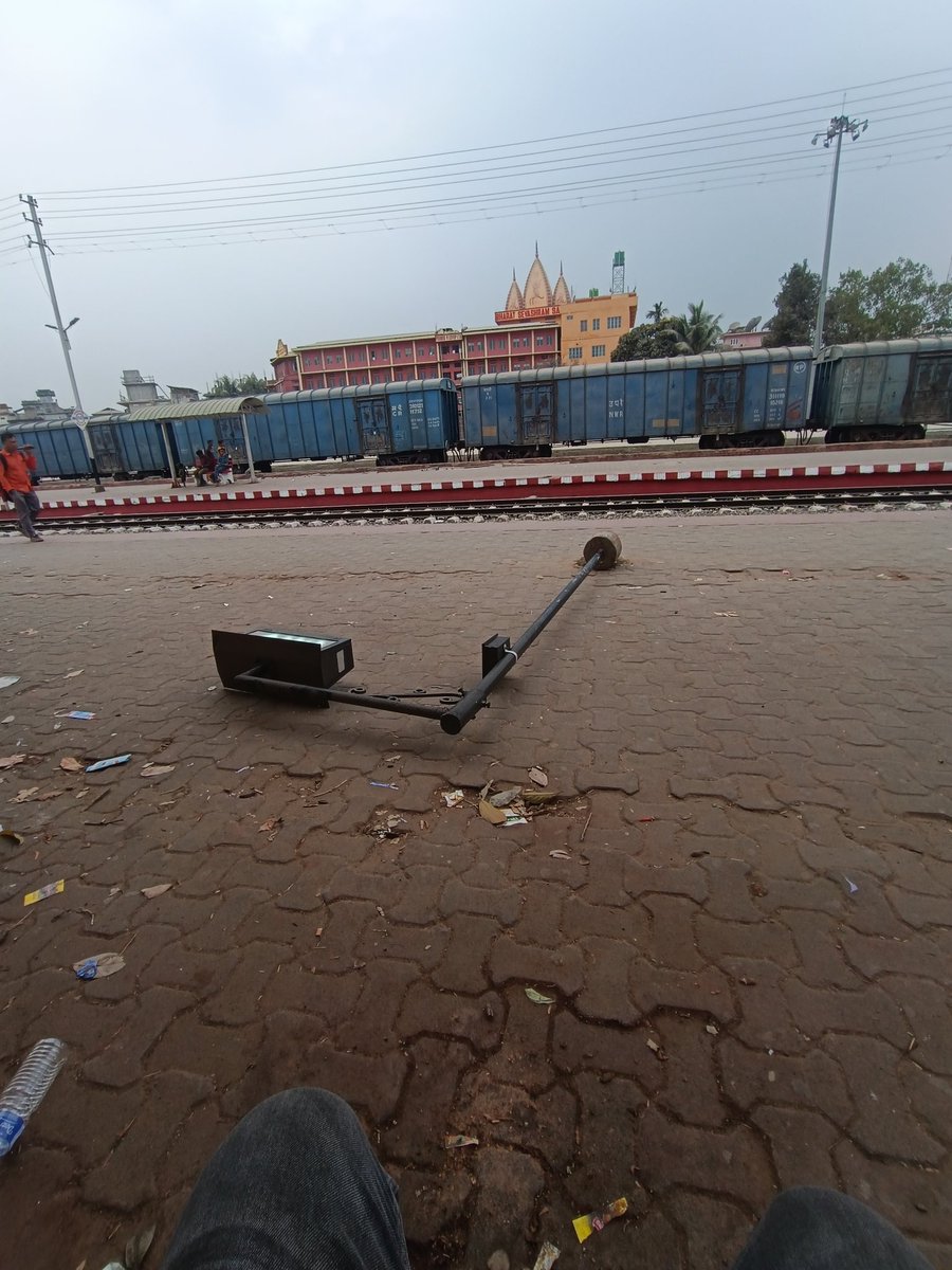 BharatJeme's tweet photo. @RailMinIndia @RailNf @drm_lmg_nfr 
Lying in this position at Dimapur Railway Station. Kindly do the needful https://t.co/MejJ1b2uUk